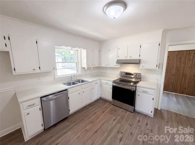 1815 Weststone Drive, Charlotte, NC 28208