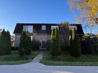 10608 S 81st Court, Palos Hills, IL 60465