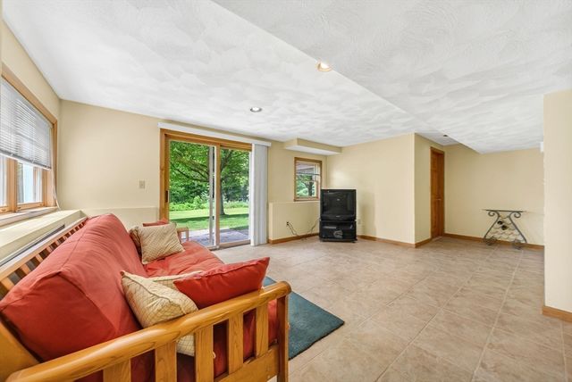 83 Jefferson Rd, Franklin, MA 02038