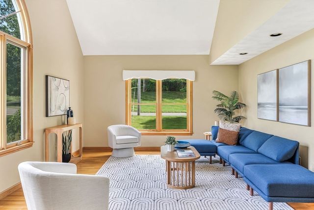 83 Jefferson Rd, Franklin, MA 02038