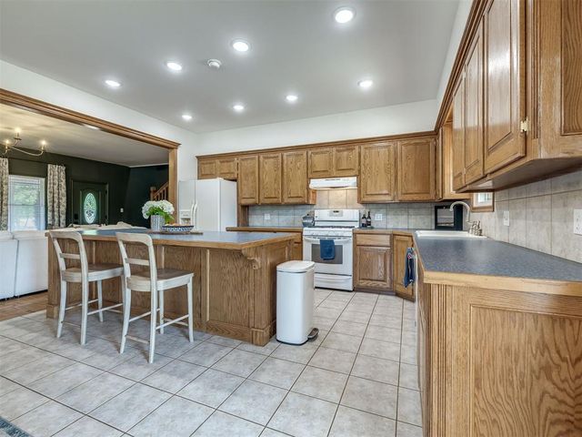 7650 Oakwood Way, Jones, OK 73049