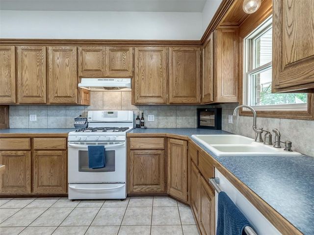 7650 Oakwood Way, Jones, OK 73049