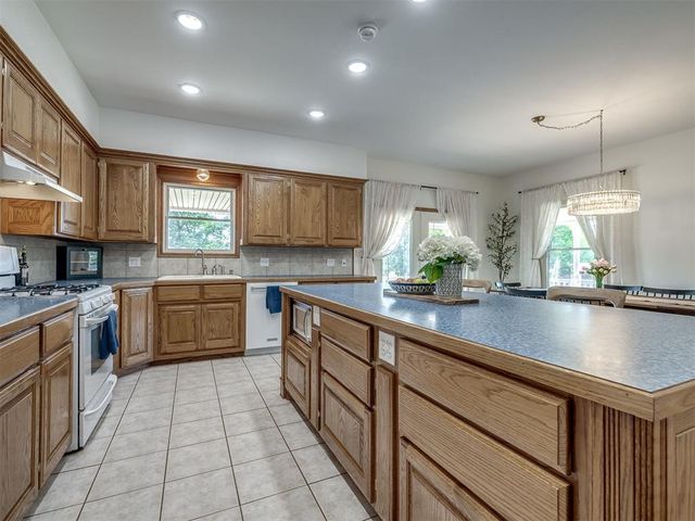 7650 Oakwood Way, Jones, OK 73049