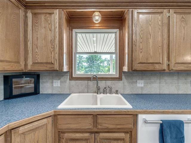 7650 Oakwood Way, Jones, OK 73049