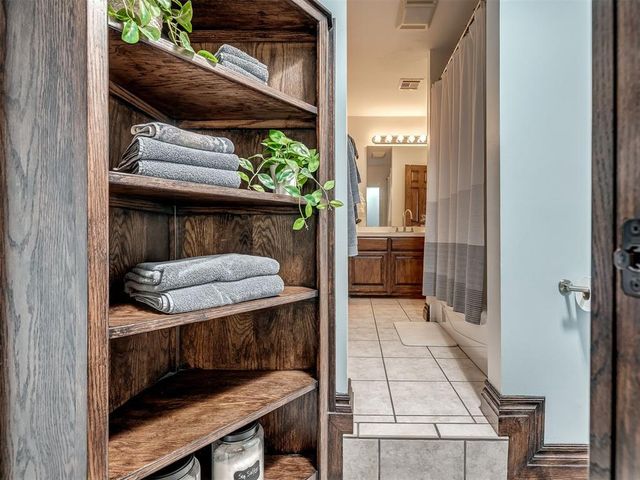 7650 Oakwood Way, Jones, OK 73049