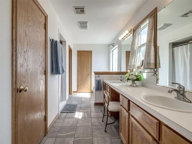 7650 Oakwood Way, Jones, OK 73049