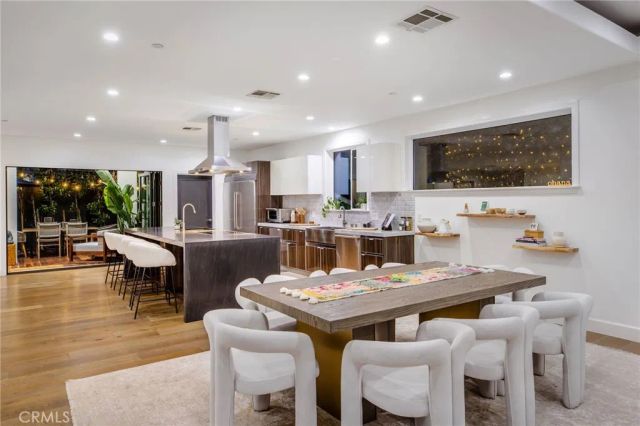 11645 Woodbridge Street, Studio City, CA 91604