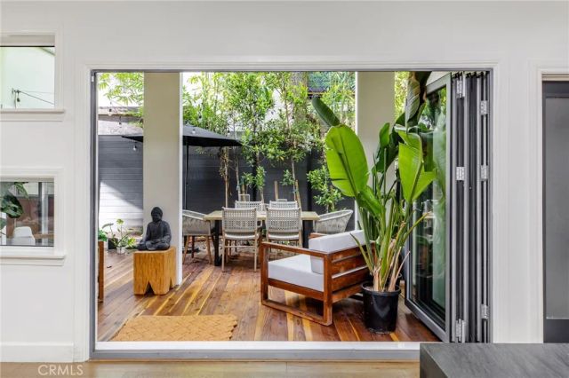 11645 Woodbridge Street, Studio City, CA 91604
