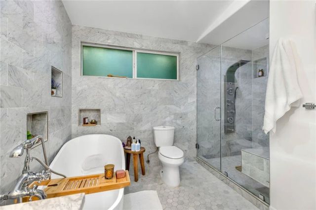 11645 Woodbridge Street, Studio City, CA 91604