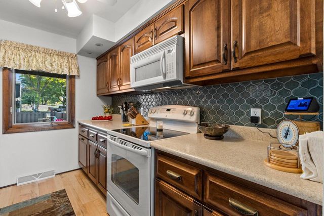 44 WEBSTER HEIGHTS DRIVE, Green Bay, WI 54301