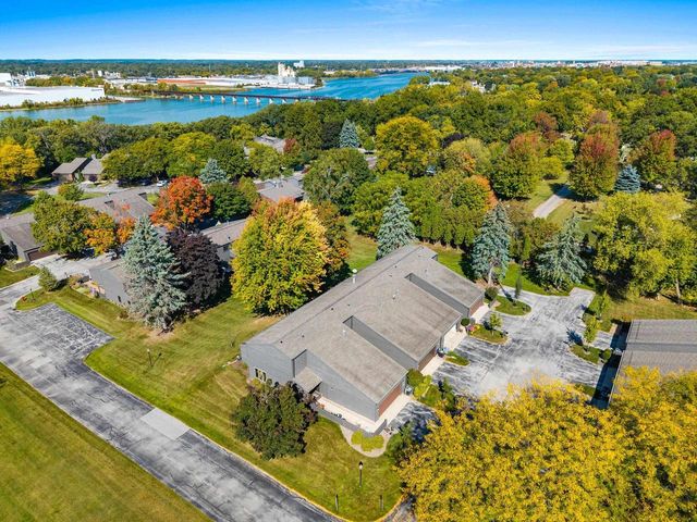 44 WEBSTER HEIGHTS DRIVE, Green Bay, WI 54301