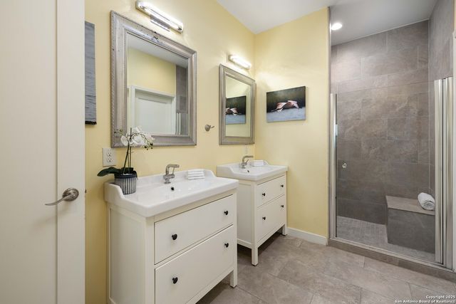 667 Rock Castle, Canyon Lake, TX 78133