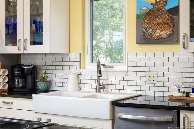 667 Rock Castle, Canyon Lake, TX 78133