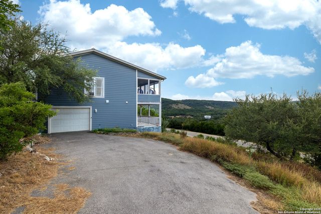 667 Rock Castle, Canyon Lake, TX 78133