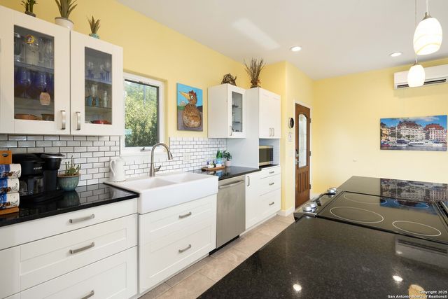 667 Rock Castle, Canyon Lake, TX 78133