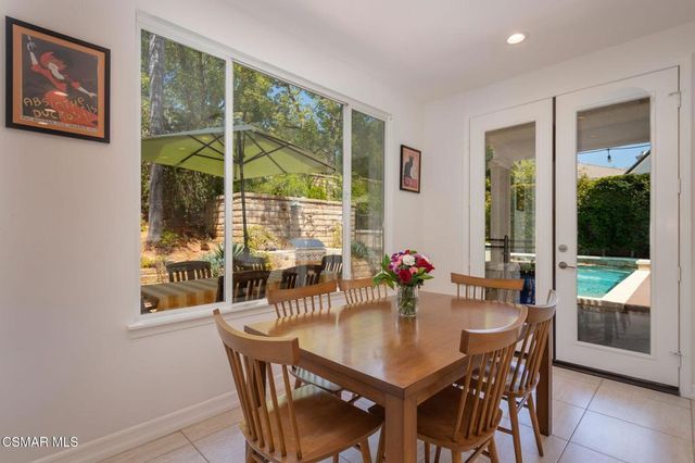 850 Ellesmere Way, Oak Park, CA 91377