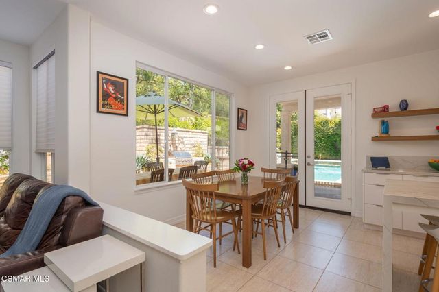 850 Ellesmere Way, Oak Park, CA 91377