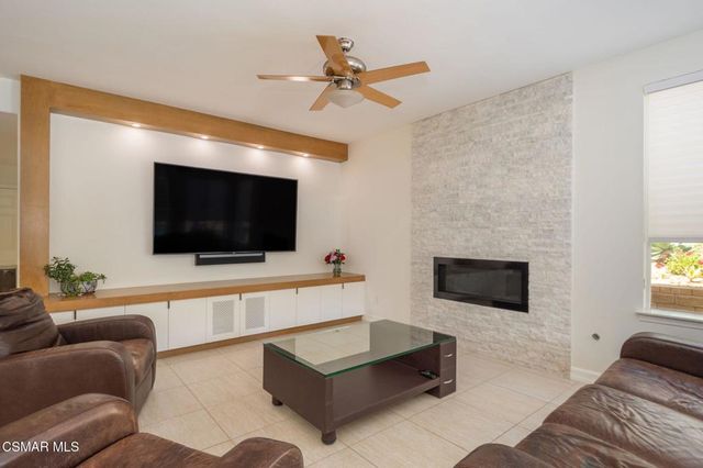 850 Ellesmere Way, Oak Park, CA 91377