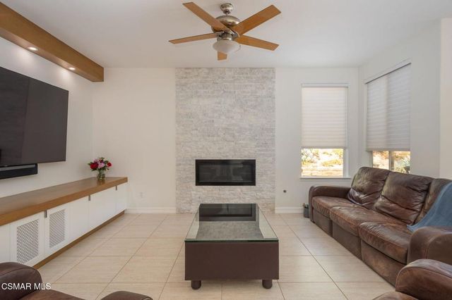 850 Ellesmere Way, Oak Park, CA 91377
