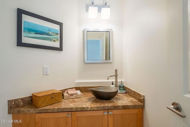 850 Ellesmere Way, Oak Park, CA 91377