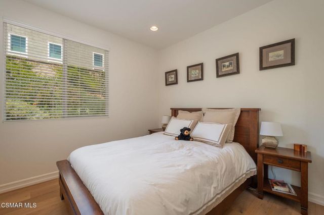 850 Ellesmere Way, Oak Park, CA 91377