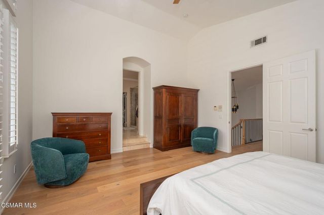 850 Ellesmere Way, Oak Park, CA 91377