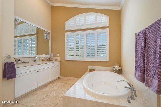 850 Ellesmere Way, Oak Park, CA 91377