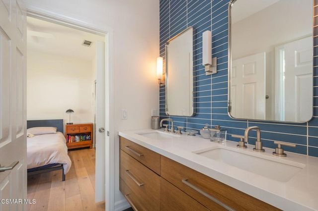 850 Ellesmere Way, Oak Park, CA 91377