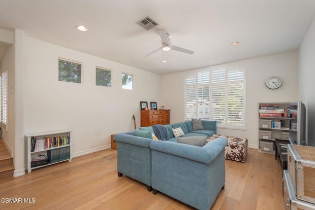 850 Ellesmere Way, Oak Park, CA 91377