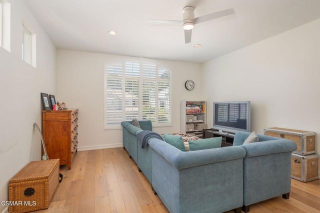 850 Ellesmere Way, Oak Park, CA 91377