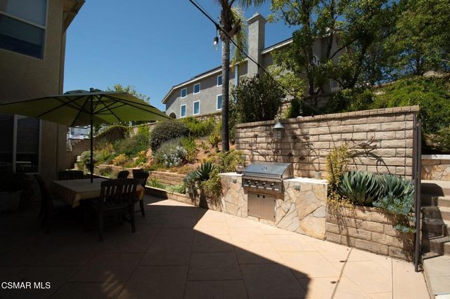 850 Ellesmere Way, Oak Park, CA 91377