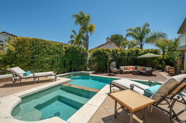 850 Ellesmere Way, Oak Park, CA 91377