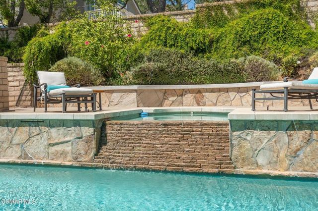 850 Ellesmere Way, Oak Park, CA 91377