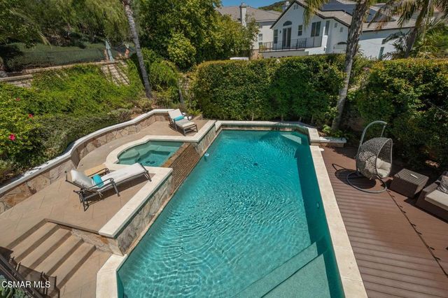 850 Ellesmere Way, Oak Park, CA 91377