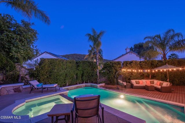 850 Ellesmere Way, Oak Park, CA 91377