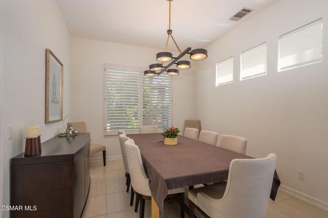 850 Ellesmere Way, Oak Park, CA 91377