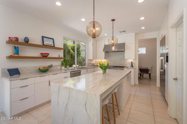 850 Ellesmere Way, Oak Park, CA 91377