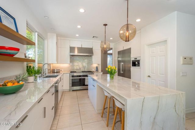 850 Ellesmere Way, Oak Park, CA 91377