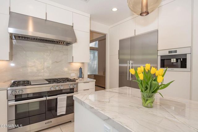 850 Ellesmere Way, Oak Park, CA 91377