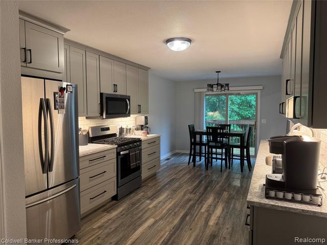 1043 Old Leake Court, Holly, MI 48442