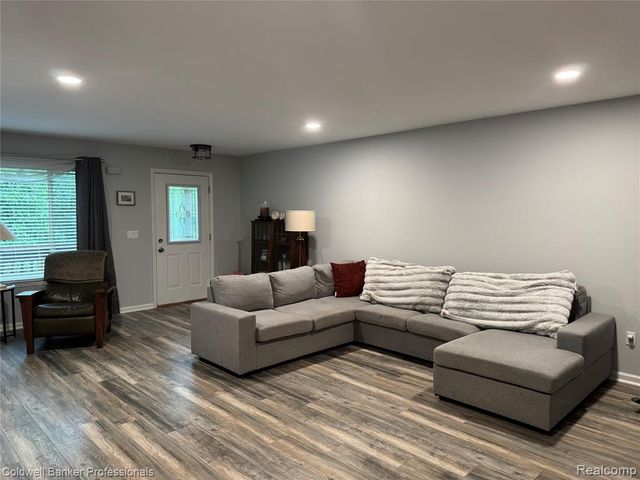1043 Old Leake Court, Holly, MI 48442