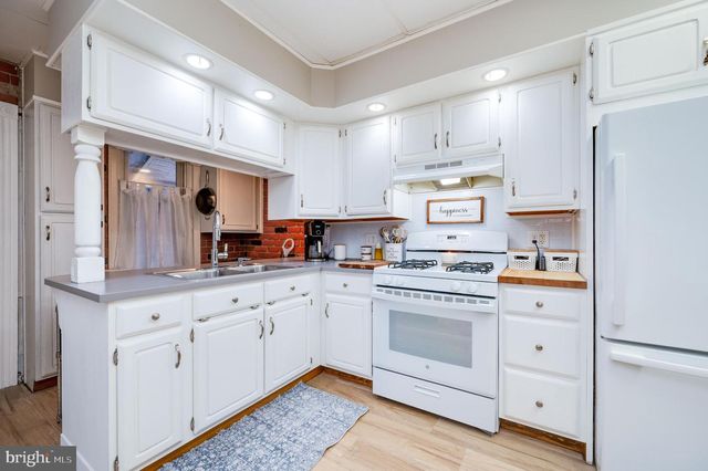 16 E WASHINGTON ST, Fleetwood, PA 19522
