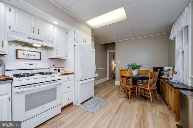 16 E WASHINGTON ST, Fleetwood, PA 19522