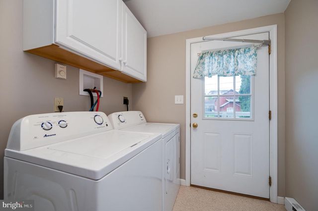 16 E WASHINGTON ST, Fleetwood, PA 19522