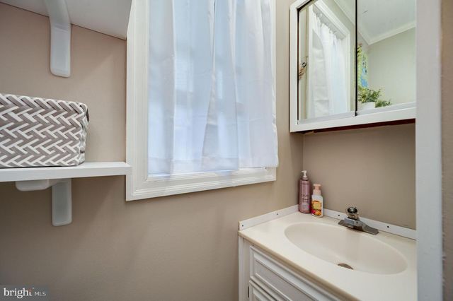 16 E WASHINGTON ST, Fleetwood, PA 19522