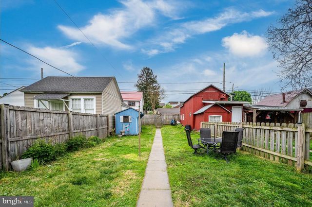 16 E WASHINGTON ST, Fleetwood, PA 19522