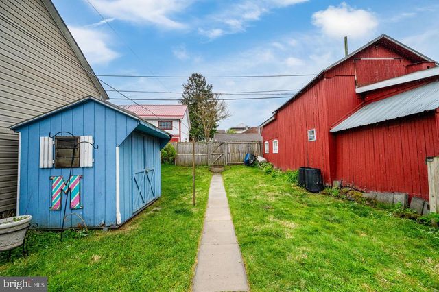 16 E WASHINGTON ST, Fleetwood, PA 19522