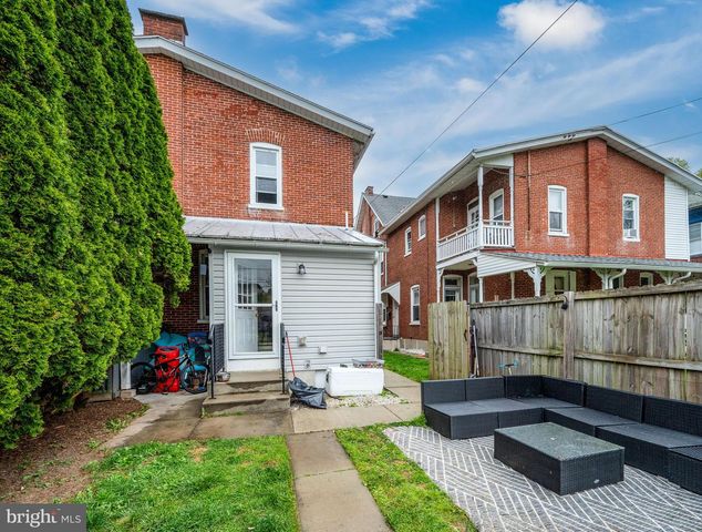 16 E WASHINGTON ST, Fleetwood, PA 19522