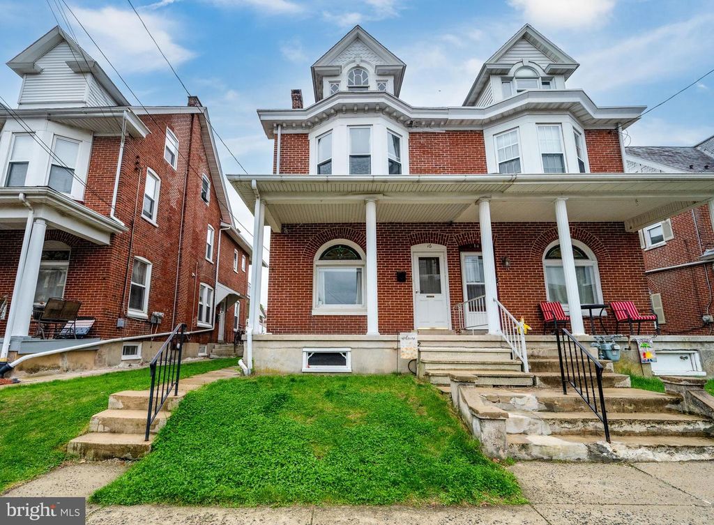 16 E WASHINGTON ST, Fleetwood, PA 19522