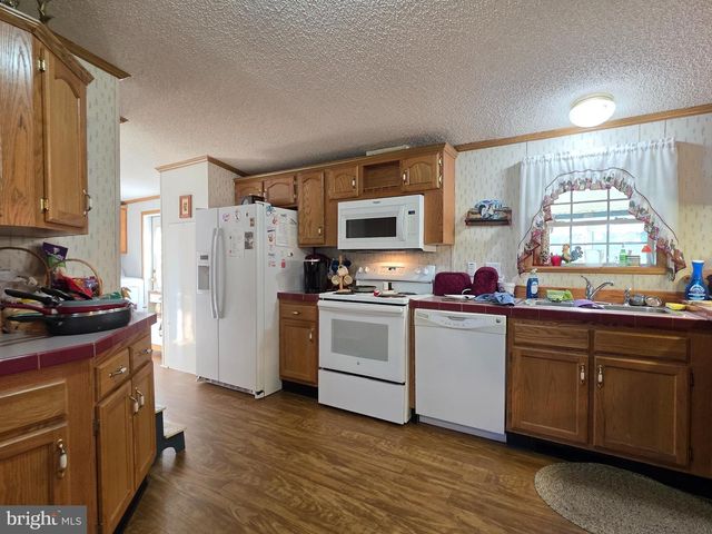 228 S STATE ST, Brownstown, PA 17508